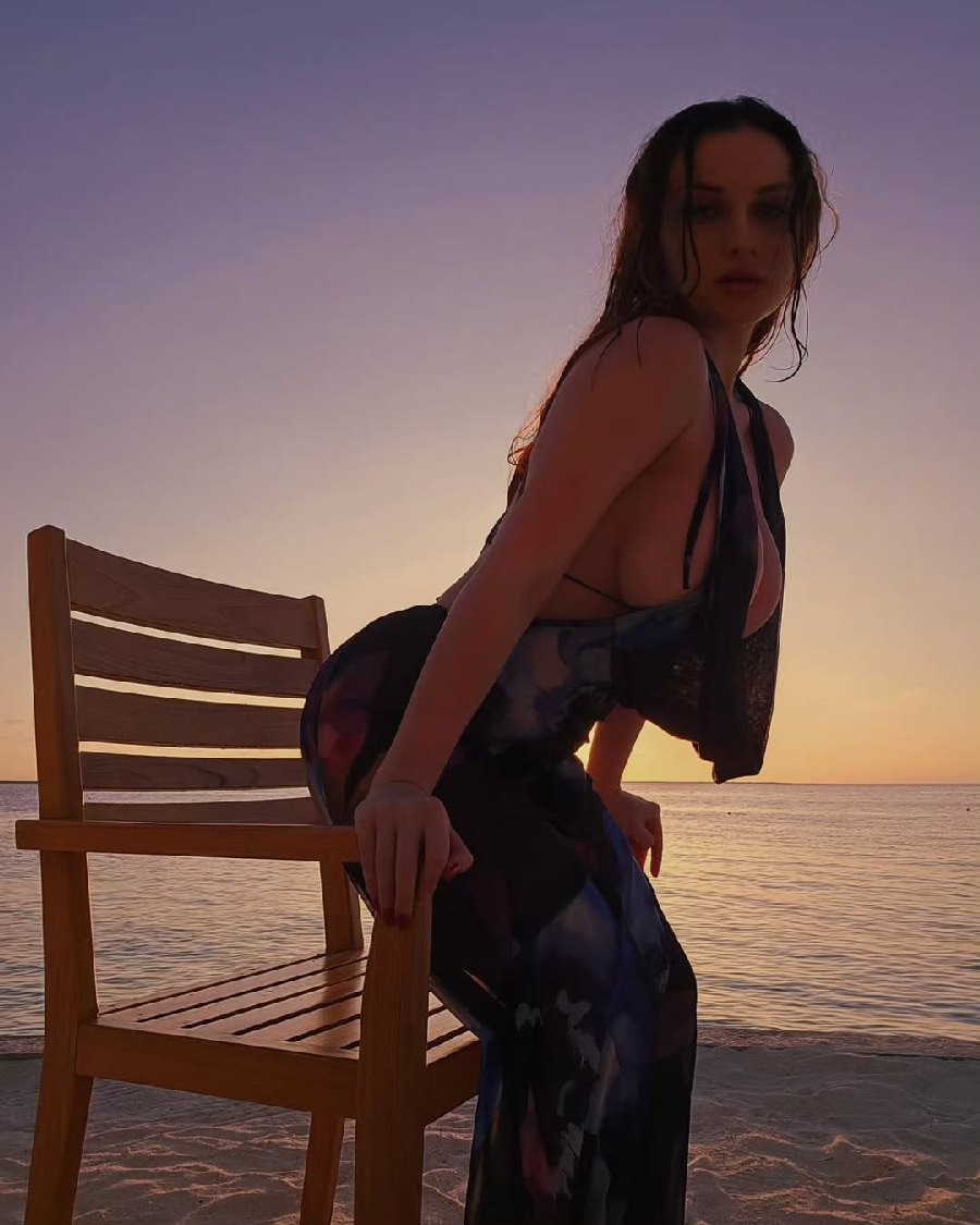 Sexy girl Miranda Faith nude in Victoria de Durango