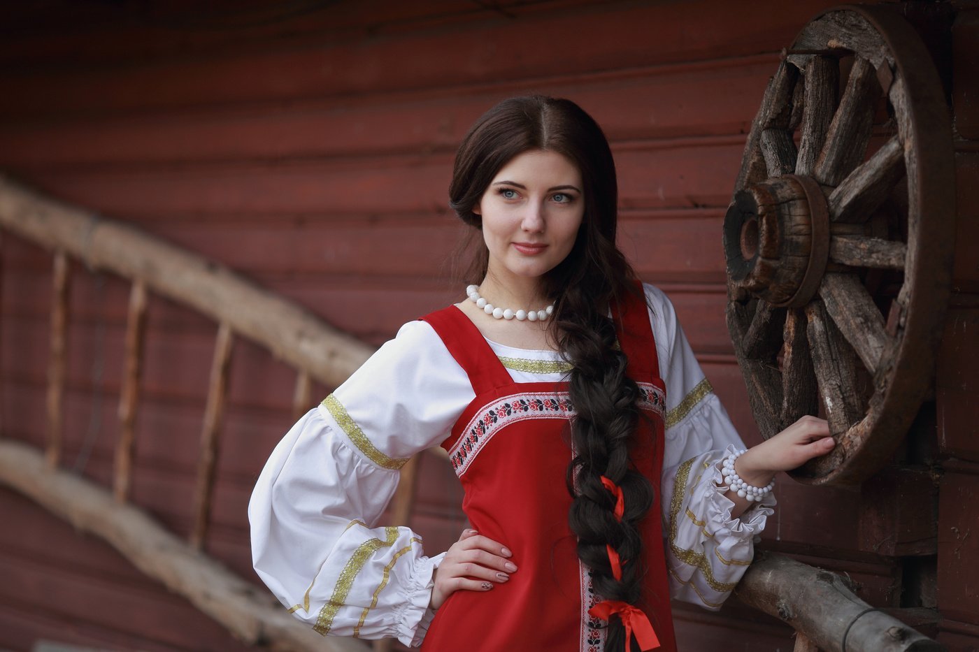 Girls in Slavic costumes’s look of the day — catch her live in Victoria de Durango